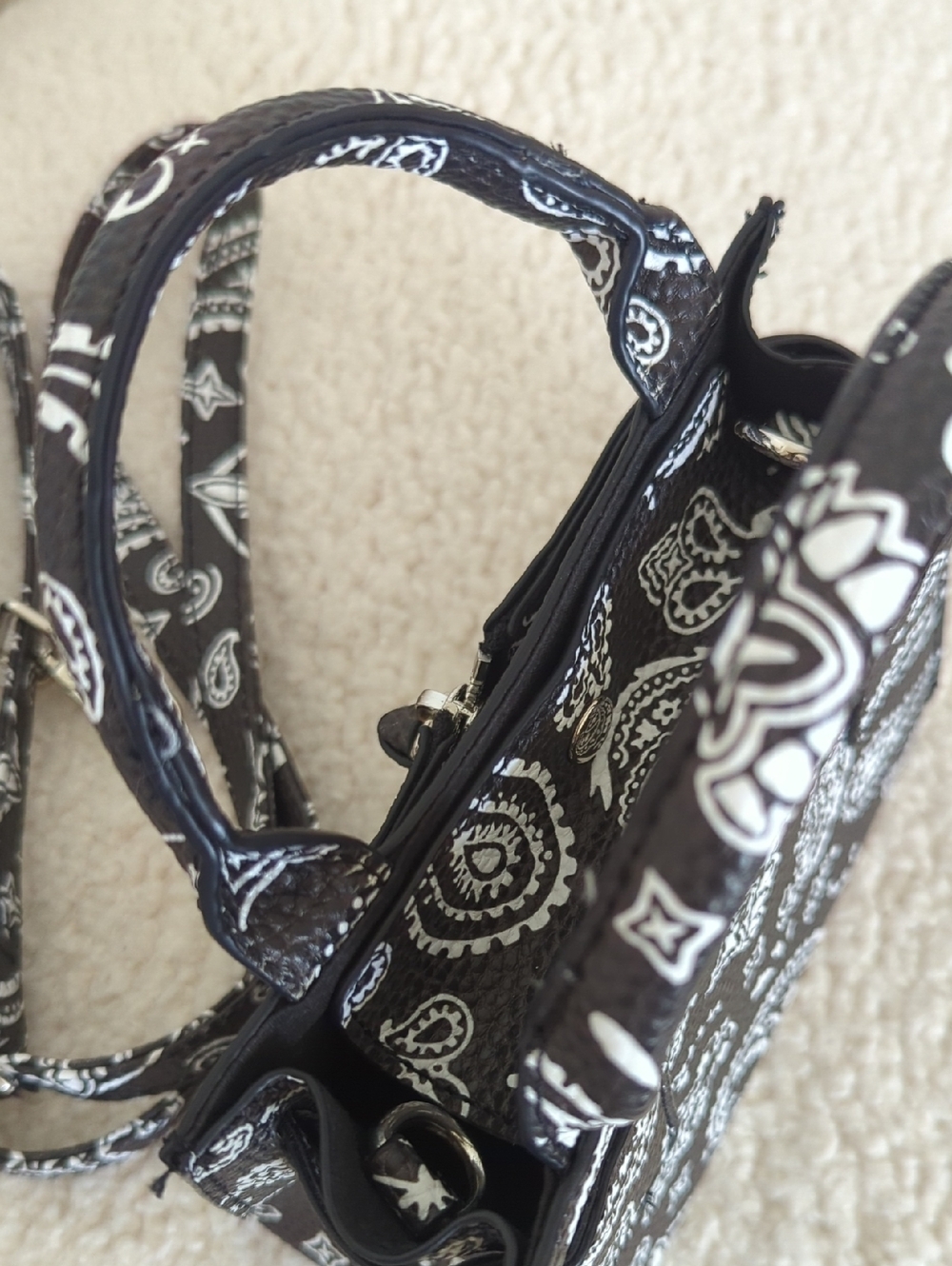 Brandon Blackwood Kuei bag in Black bandana Paisley print - Picture 8 of 11